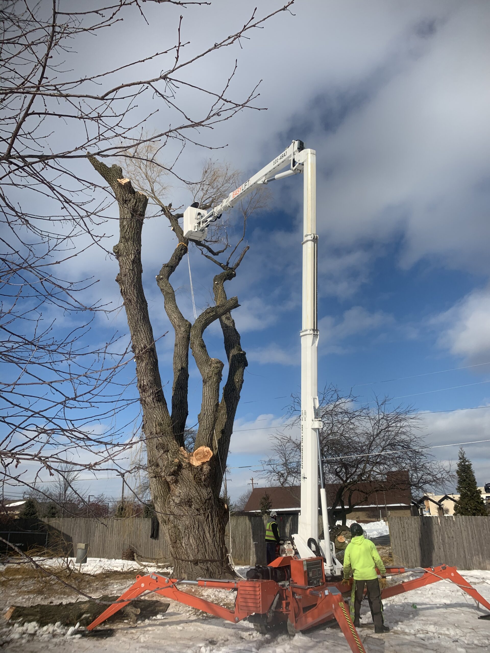Photo of Easy Lift 101-48AJ working half deployed