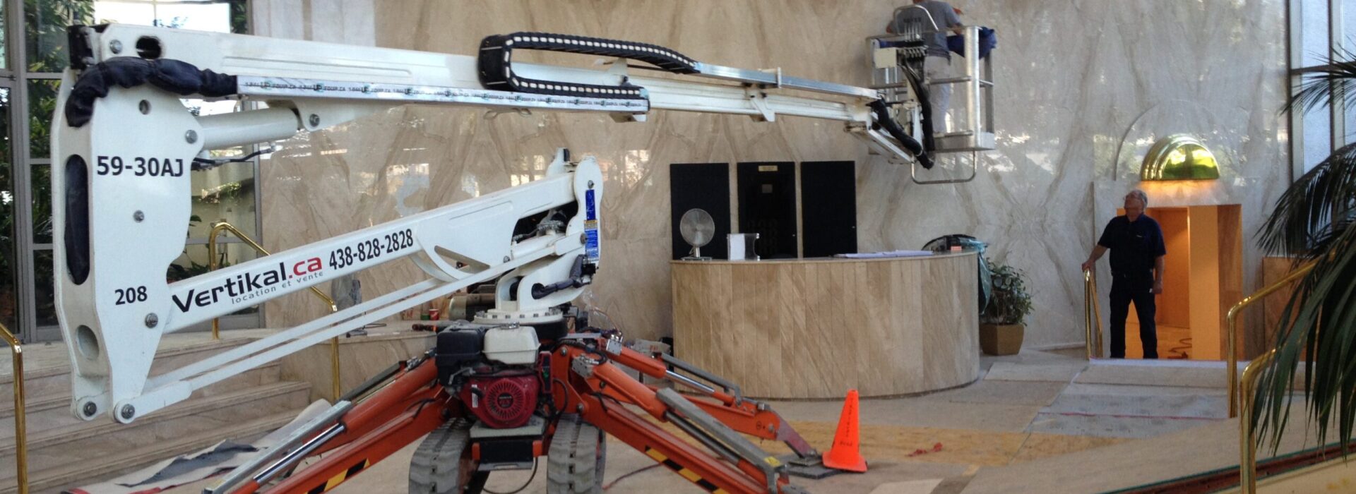 Photo of Easy Lift 59-30AJ painting at full outreach