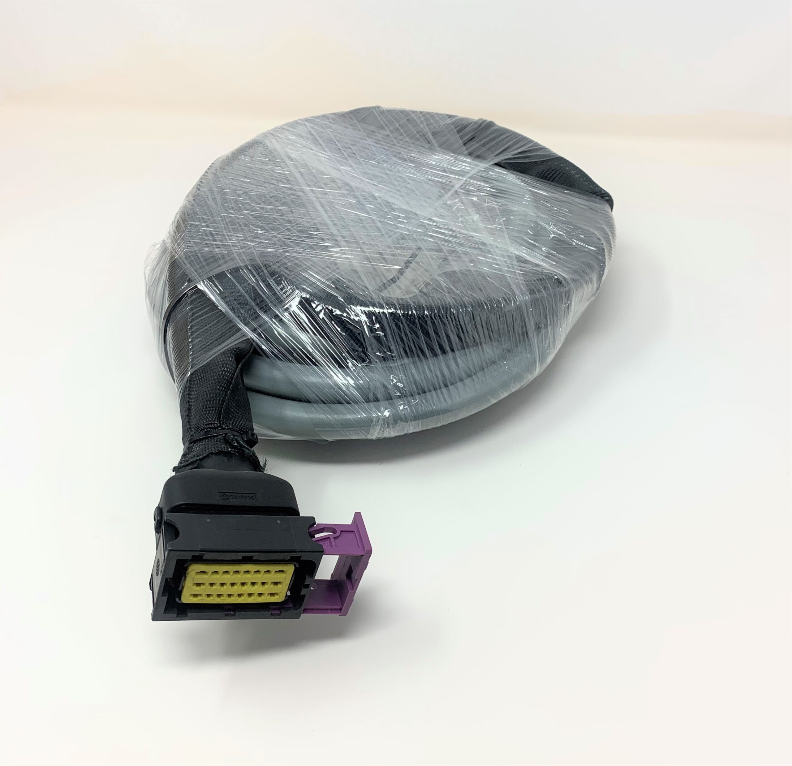 Auto level harness + plug